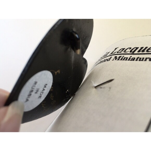 Hand Painted Tole Art Heart Shaped Floral Pin Brooch Lacquer Ware - Picture 2 of 2